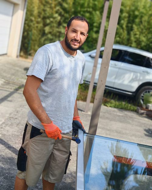 Portrait de l'artisan vitrier et serrurier Vercle Pro